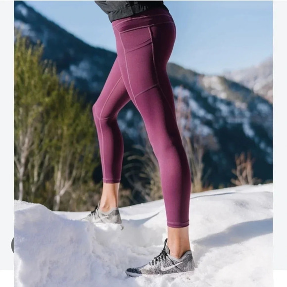 Zyia Pocket Light 'n Tight Crop Leggings in Plum Purple Size 6-8 - Picture 11 of 16